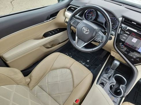Used 2018 Toyota Camry XLE image 13