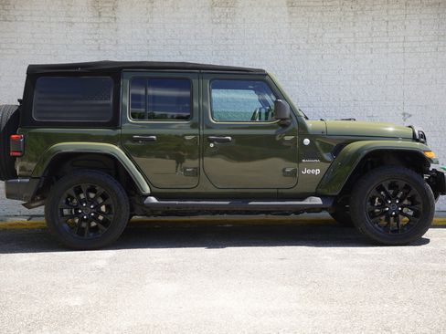 Used 2024 Jeep Wrangler Unlimited Sahara AWD/4WD image 8