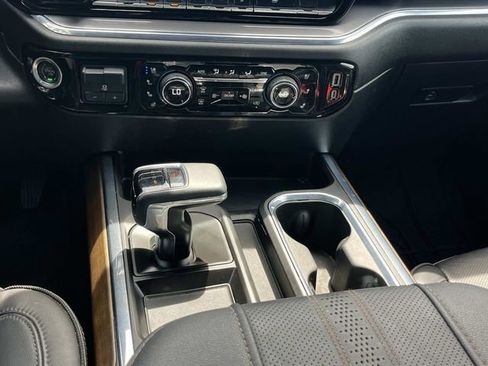 Used 2024 Chevrolet Silverado 1500 High Country w/ High Country Premium Package AWD/4WD image 17