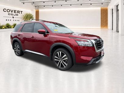 Used 2025 Nissan Pathfinder Platinum w/ Cargo Package