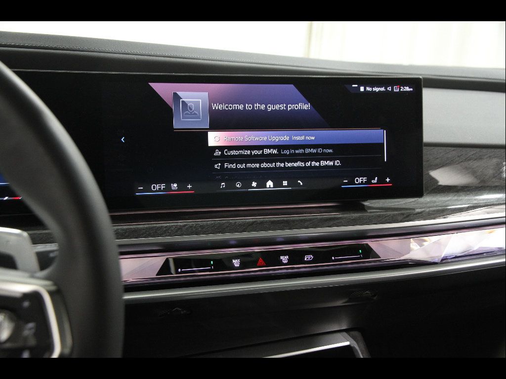 Used 2024 BMW 760i xDrive AWD/4WD image 9