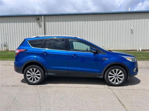 Used 2017 Ford Escape Titanium image 2