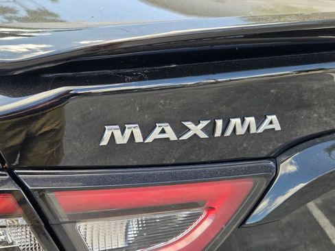 Used 2022 Nissan Maxima SR w/ Sport Mat Group FWD image 10