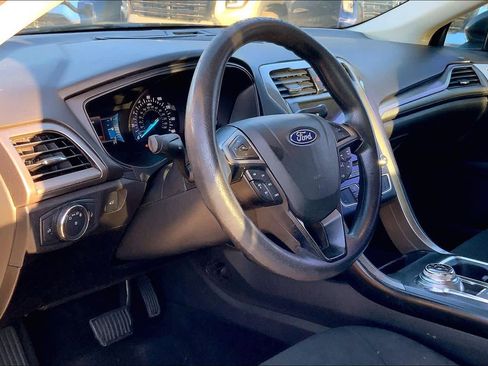 Used 2018 Ford Fusion SE w/ Fusion SE Technology Package image 14