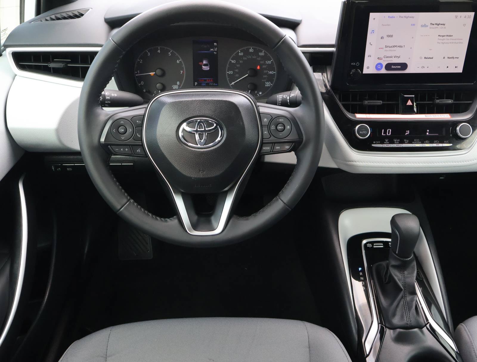 Used 2025 Toyota Corolla SE FWD image 9