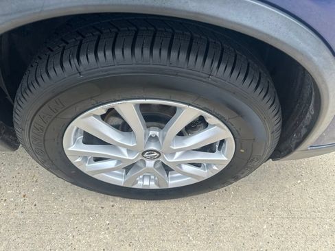 Used 2020 Nissan Rogue SV FWD image 38