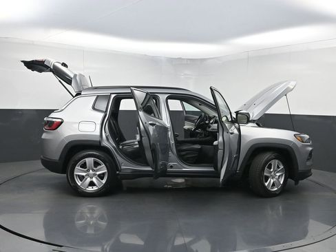 Used 2022 Jeep Compass Latitude FWD image 34