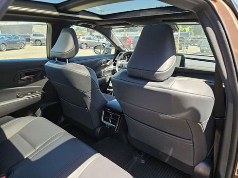 Used 2026 Toyota Crown Platinum AWD/4WD image 27