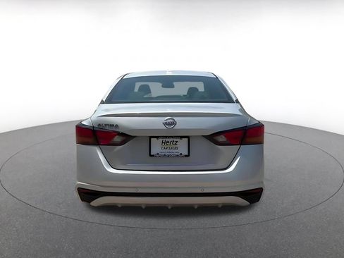 Used 2025 Nissan Altima 2.5 SV FWD image 10