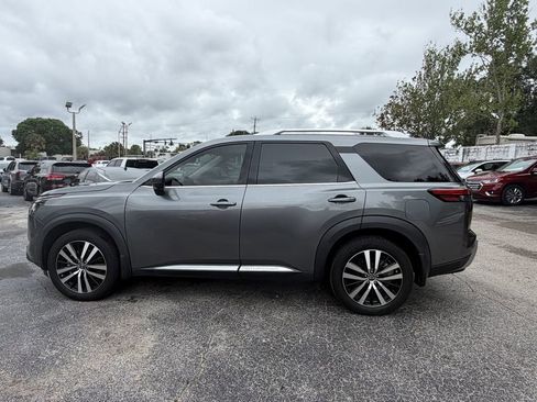 Used 2024 Nissan Pathfinder Platinum w/ Cargo Package FWD image 8