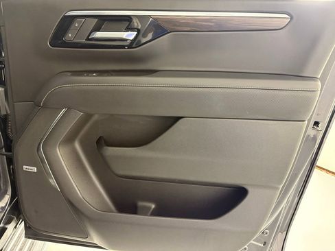 Used 2025 Chevrolet Suburban Premier image 49