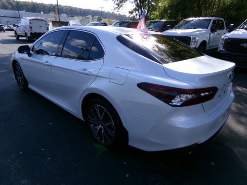 Used 2022 Toyota Camry XLE image 7
