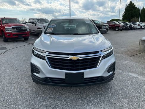 Used 2022 Chevrolet Equinox LS FWD image 2