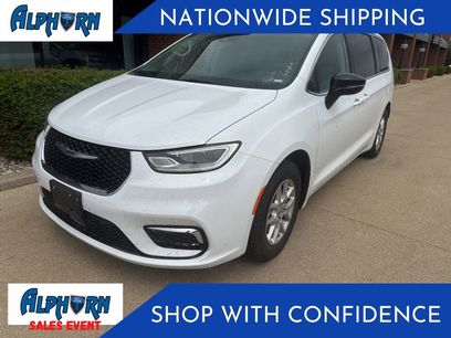 Used 2024 Chrysler Pacifica Touring-L