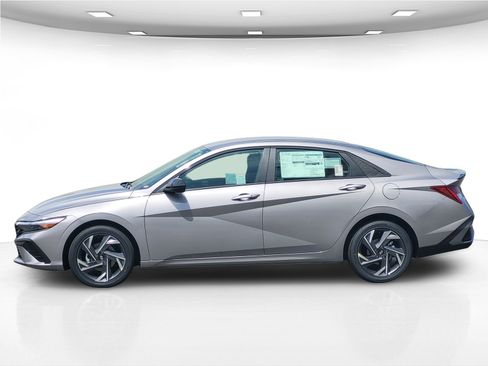 New 2025 Hyundai Elantra SEL image 4
