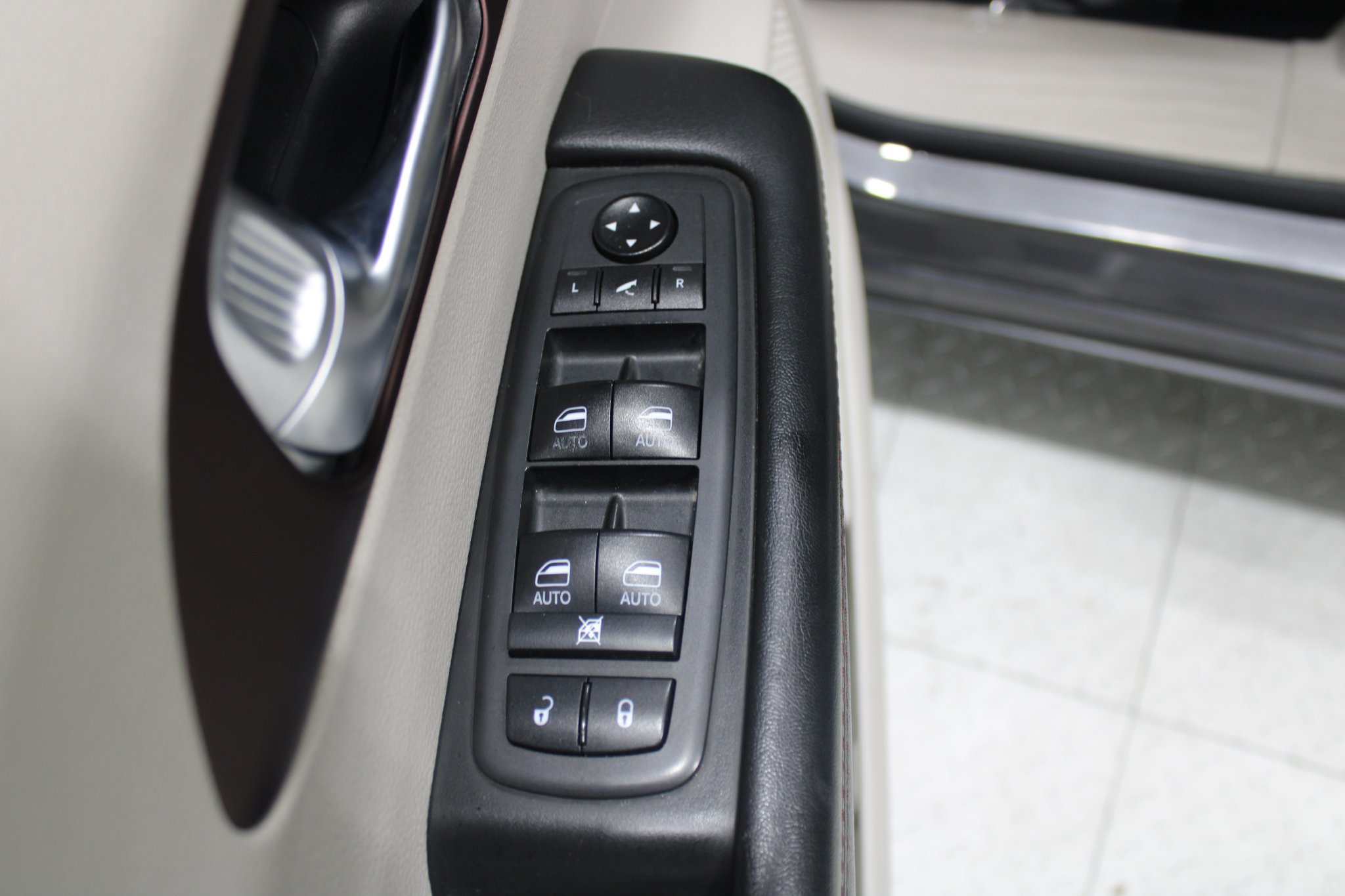 Used 2019 Chrysler Pacifica Limited FWD image 34