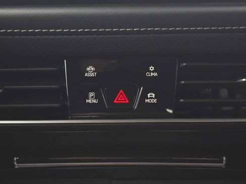 Used 2025 Volkswagen Atlas Cross Sport SE image 30