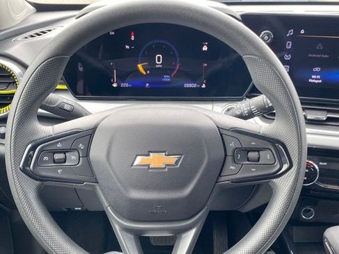 Certified 2025 Chevrolet Trax LT image 8