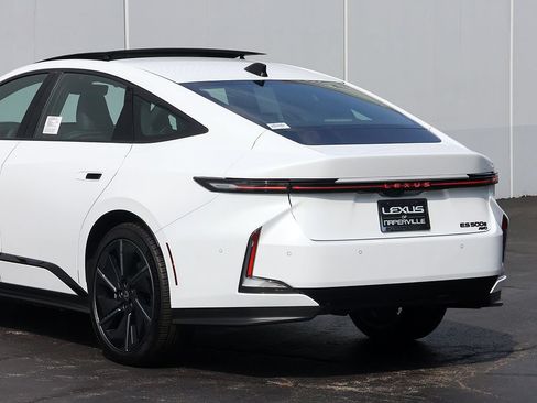 New 2026 Lexus ES 500e AWD/4WD image 9