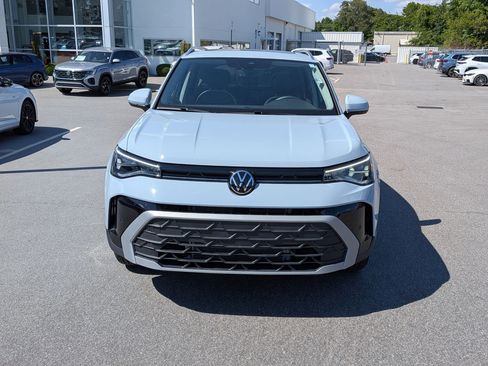 Used 2025 Volkswagen Taos SE AWD/4WD image 8