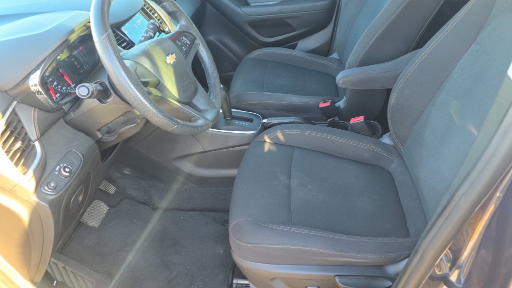 Used 2018 Chevrolet Trax LS w/ LPO, Cargo Package FWD image 14