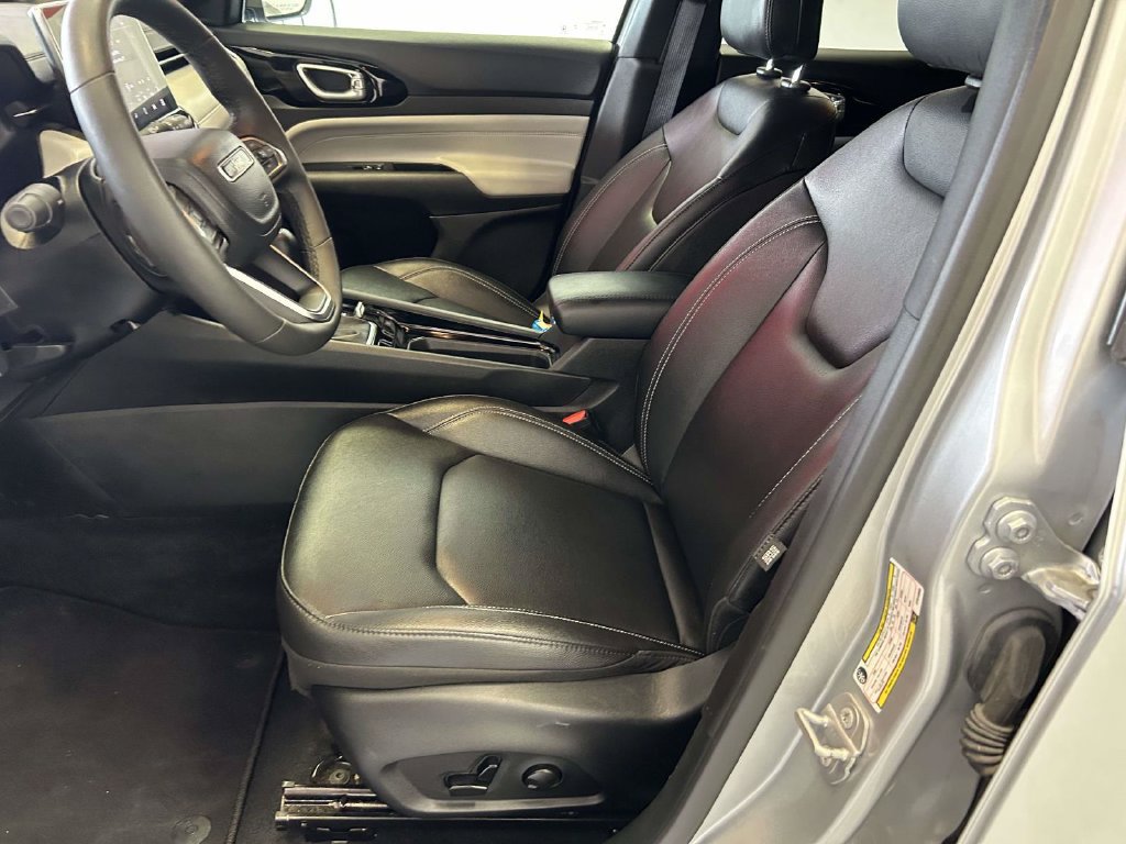Used 2025 Jeep Compass Limited AWD/4WD image 15