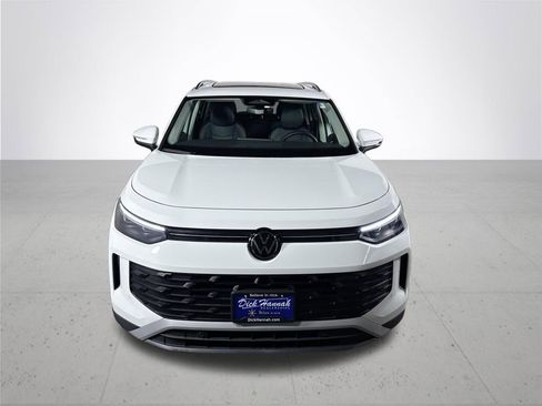 New 2026 Volkswagen Tiguan SE image 3