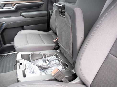 Used 2024 Chevrolet Silverado 3500 LT image 9