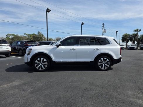Used 2022 Kia Telluride EX w/ EX Premium Package image 4