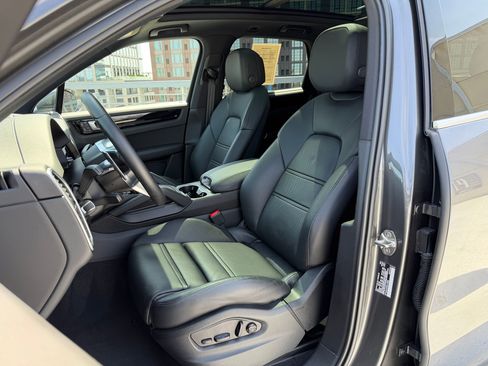 Used 2023 Porsche Cayenne E-Hybrid AWD/4WD image 5