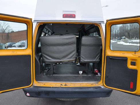 Used 2014 Ford E-250 and Econoline 250 Extended w/ Power Group RWD image 23