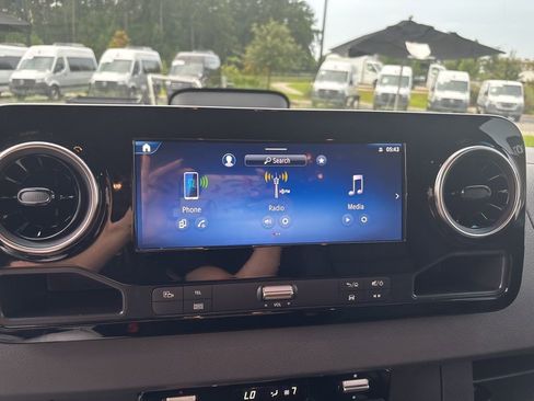 Used 2025 Mercedes-Benz Sprinter 2500 image 17