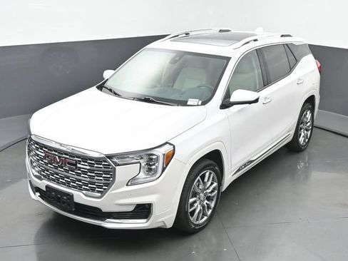 Used 2023 GMC Terrain Denali w/ Denali Premium Package AWD/4WD image 39