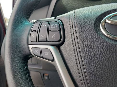 Used 2017 Toyota Sienna SE FWD image 15