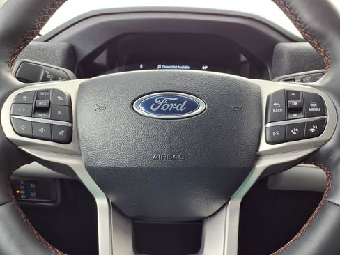 Used 2025 Ford Explorer Active w/ Active Comfort Package image 18
