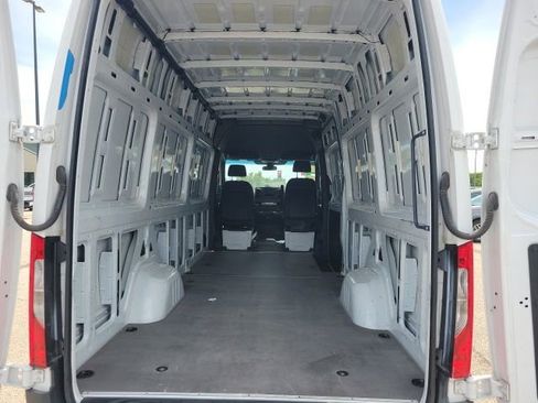 Used 2025 Mercedes-Benz Sprinter 2500 image 22