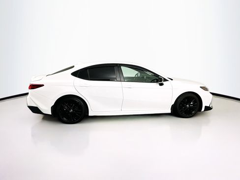 Used 2025 Toyota Camry SE w/ Convenience Package image 10
