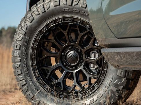 Used 2026 GMC Yukon AT4 Ultimate image 2