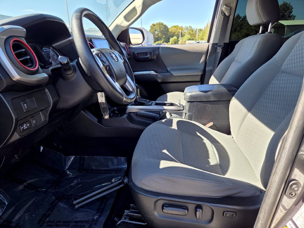 Used 2021 Toyota Tacoma SR5 RWD image 5