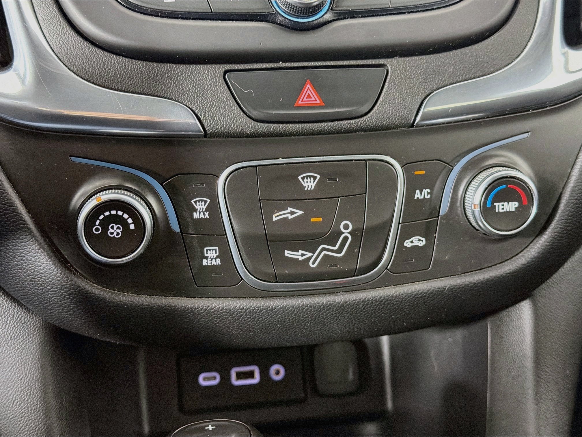 Used 2020 Chevrolet Equinox LT AWD/4WD image 23