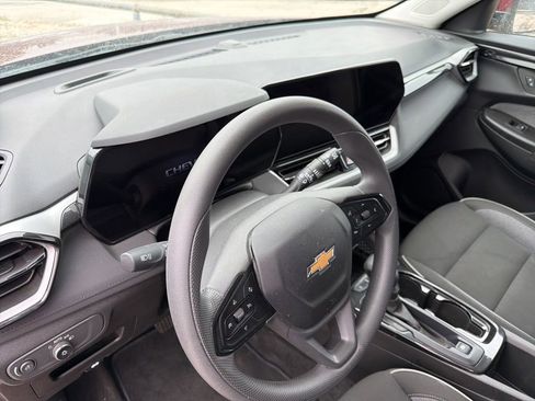Used 2025 Chevrolet TrailBlazer LT FWD image 8