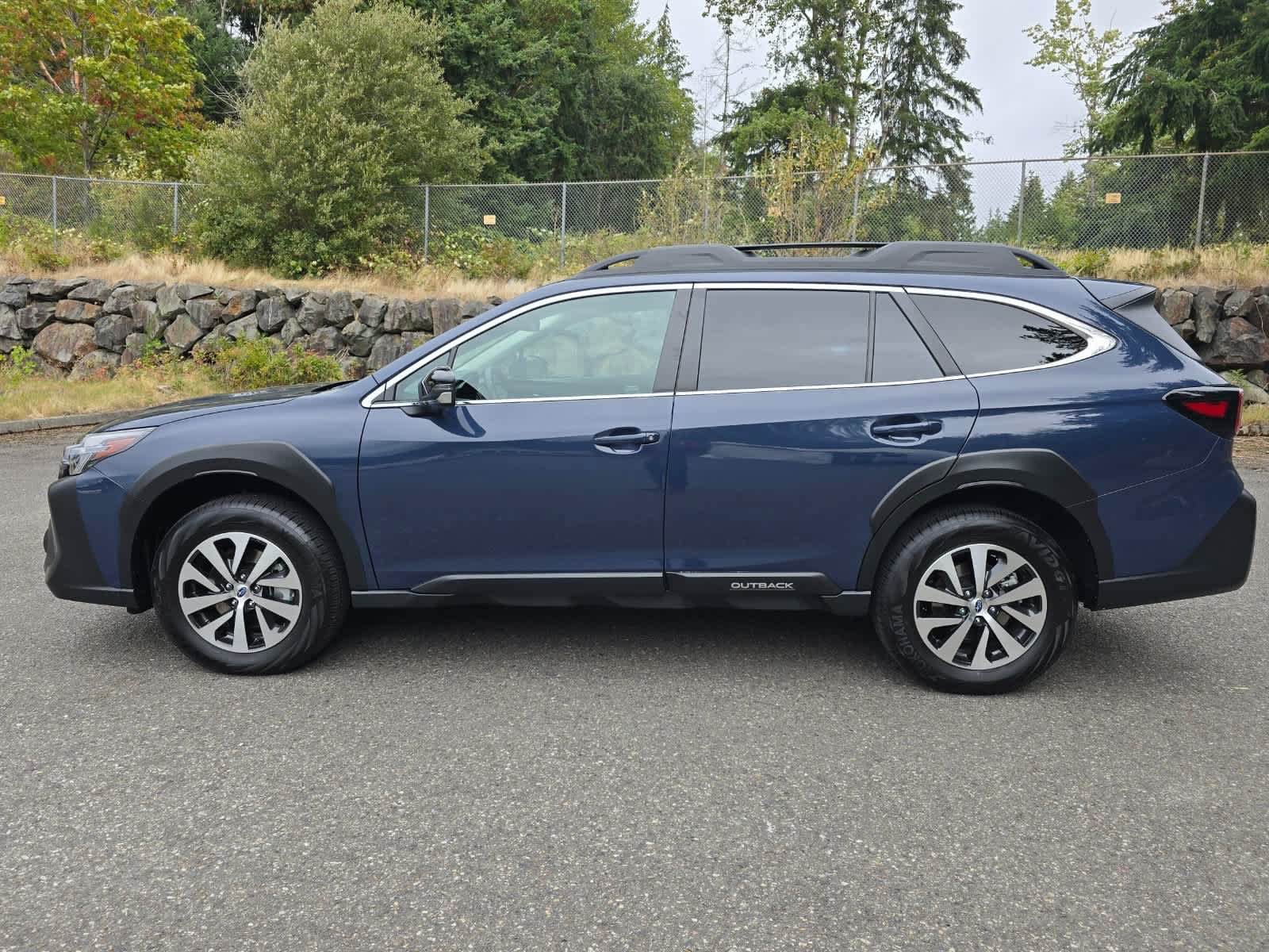 Certified 2025 Subaru Outback Premium AWD/4WD image 3