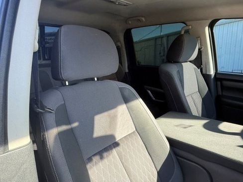 Used 2021 Nissan Titan SV image 12