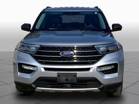 Used 2023 Ford Explorer XLT w/ Equipment Group 202A RWD image 4