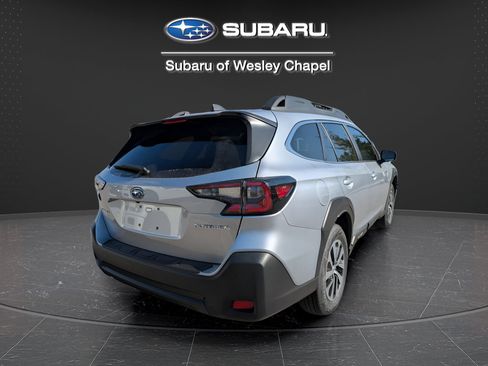 Used 2025 Subaru Outback Premium AWD/4WD image 4