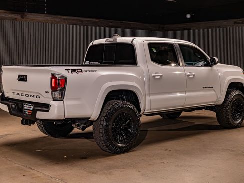 Used 2021 Toyota Tacoma TRD Sport w/ Technology Package RWD image 10