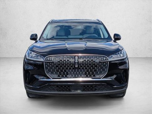 Used 2025 Lincoln Aviator 2WD image 2