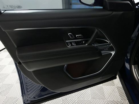 Used 2025 Land Rover Range Rover SE image 16