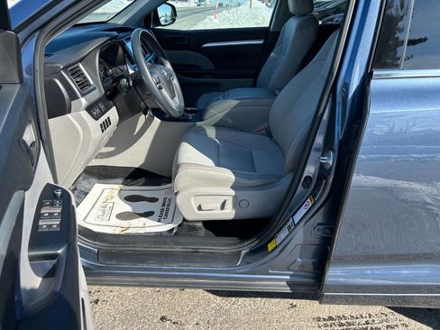 Used 2017 Toyota Highlander AWD V6 image 14