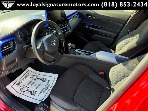 Used 2020 Toyota C-HR XLE FWD image 16